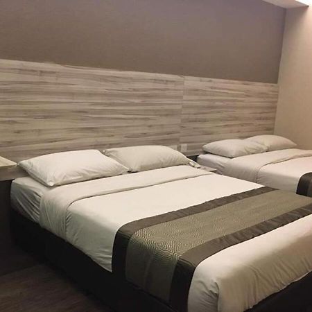 Hotel Austin Paradise - Taman Pulai Utama Скудай Екстериор снимка
