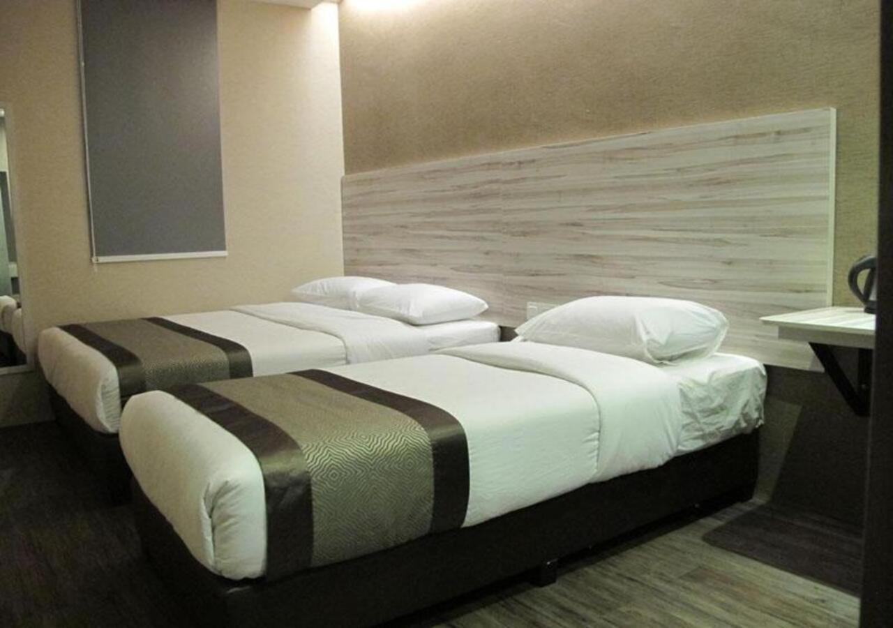 Hotel Austin Paradise - Taman Pulai Utama Скудай Екстериор снимка