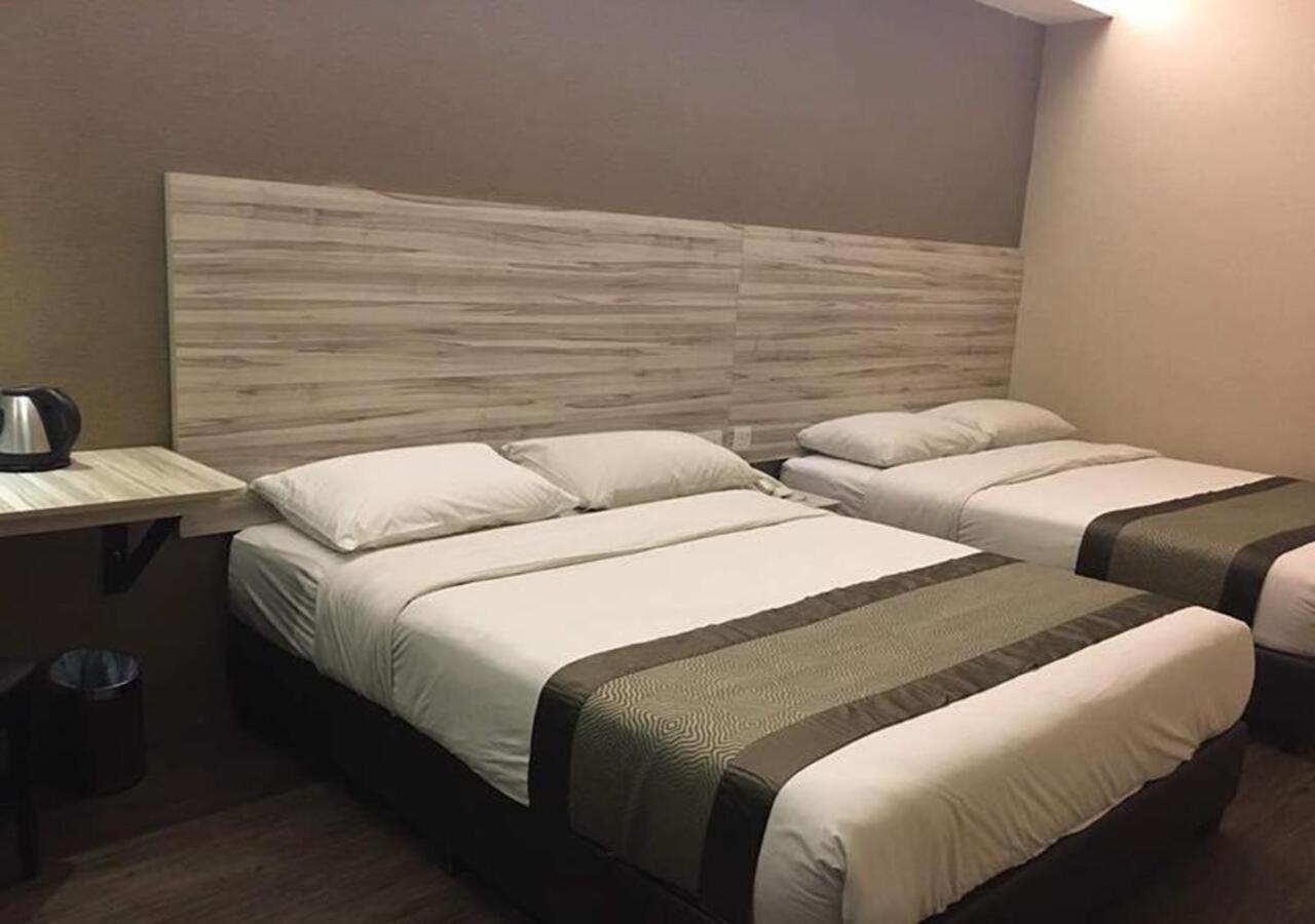 Hotel Austin Paradise - Taman Pulai Utama Скудай Екстериор снимка
