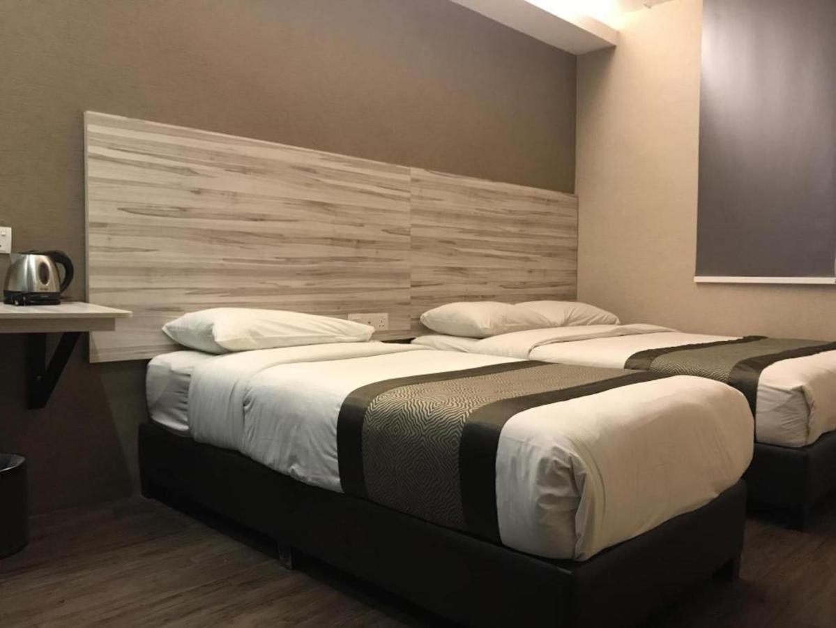 Hotel Austin Paradise - Taman Pulai Utama Скудай Екстериор снимка