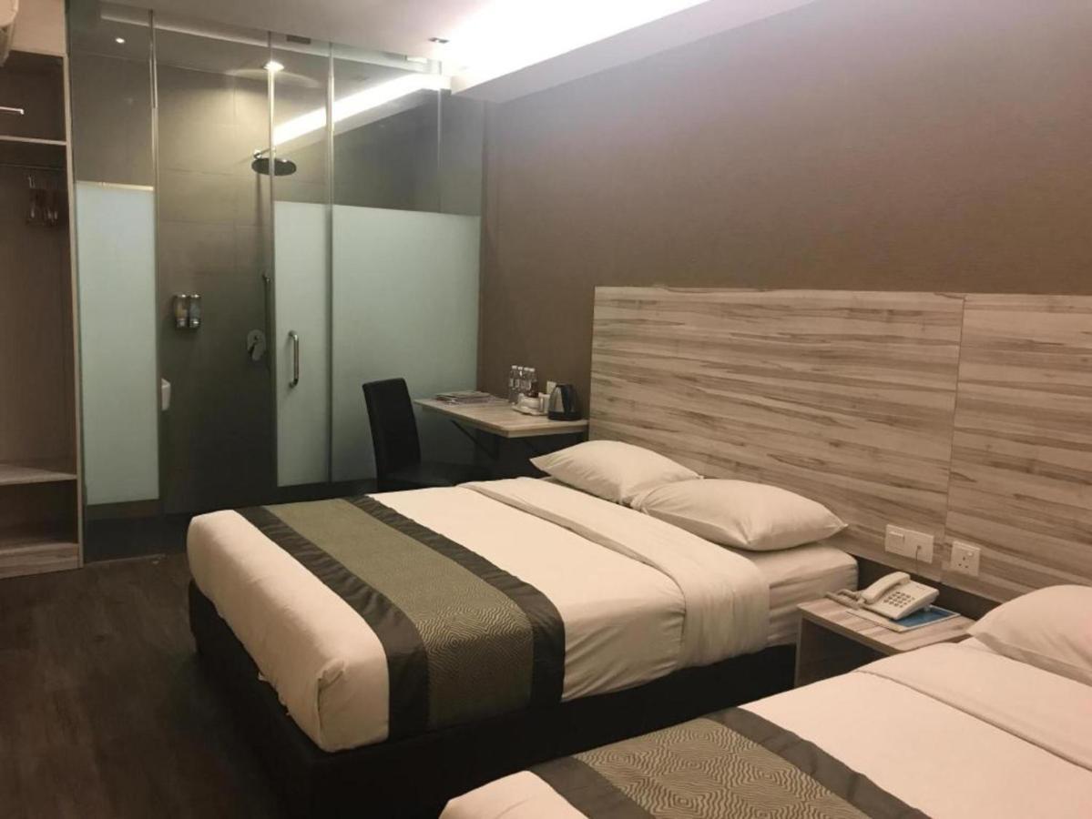Hotel Austin Paradise - Taman Pulai Utama Скудай Екстериор снимка