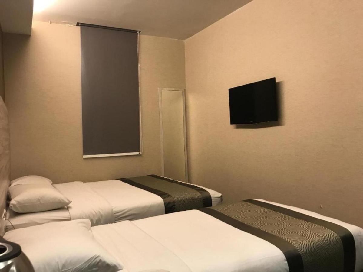 Hotel Austin Paradise - Taman Pulai Utama Скудай Екстериор снимка