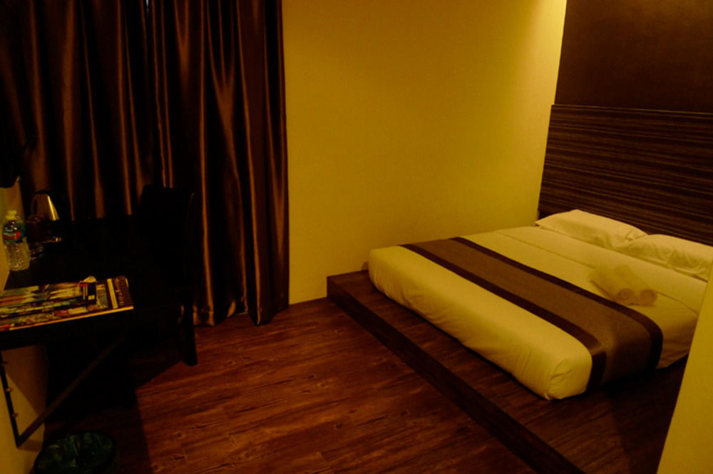 Hotel Austin Paradise - Taman Pulai Utama Скудай Екстериор снимка