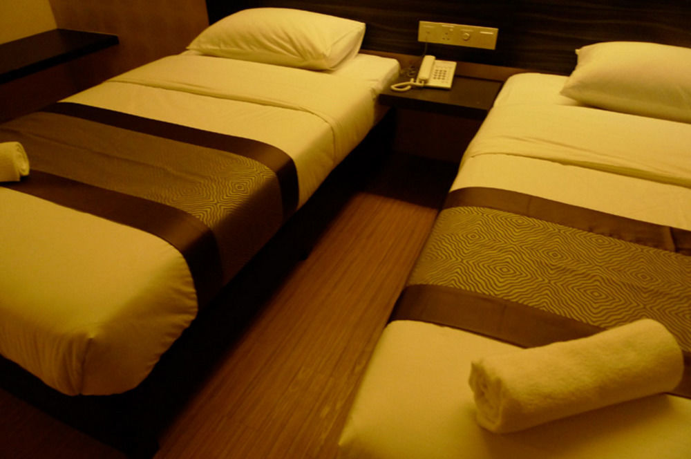 Hotel Austin Paradise - Taman Pulai Utama Скудай Екстериор снимка
