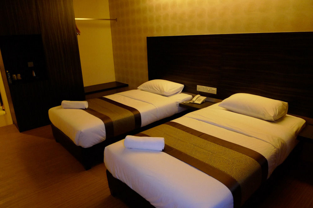Hotel Austin Paradise - Taman Pulai Utama Скудай Екстериор снимка