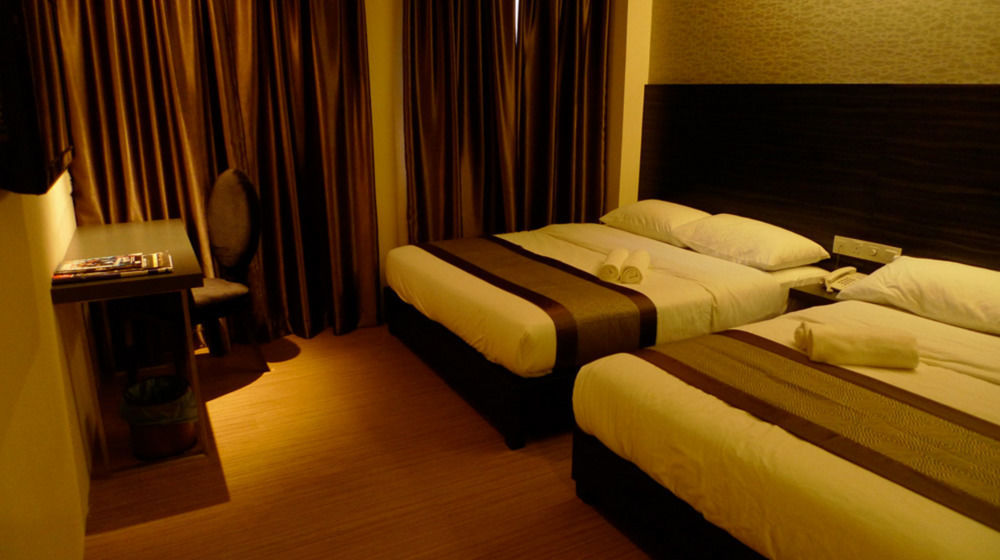 Hotel Austin Paradise - Taman Pulai Utama Скудай Екстериор снимка